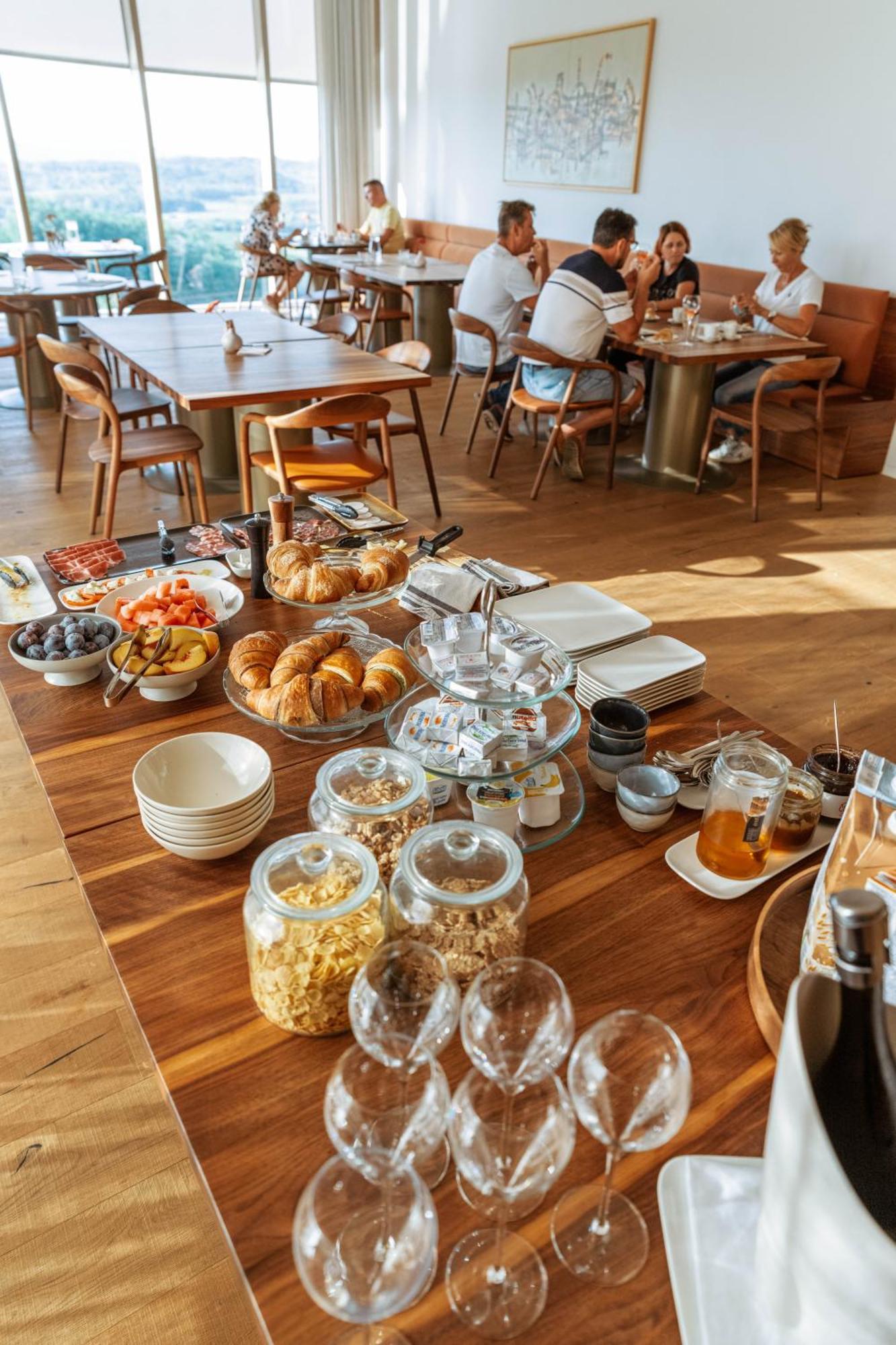 Posestvo Scurek Wine Acomodação com café da manhã Dobrovo Exterior foto