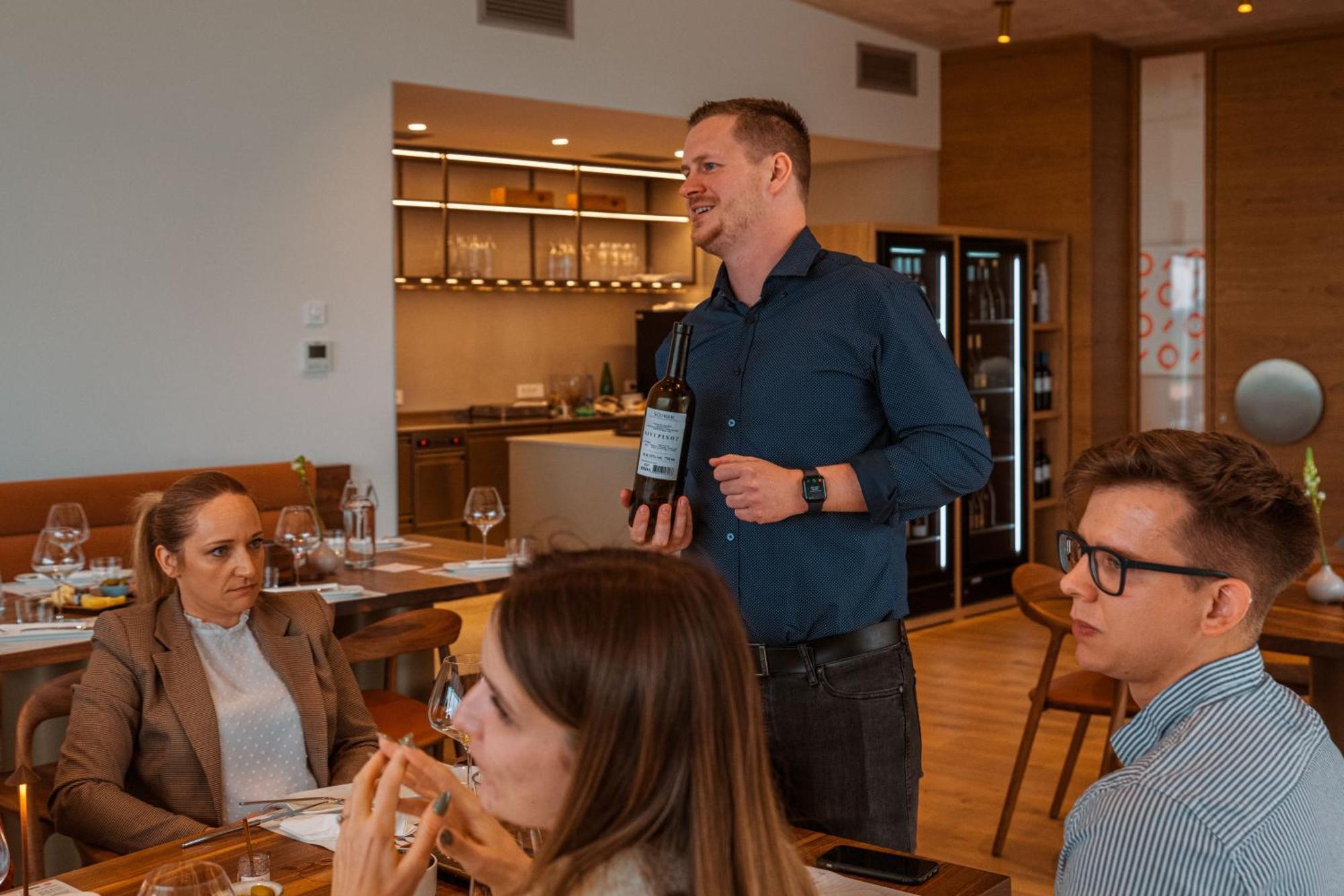 Posestvo Scurek Wine Acomodação com café da manhã Dobrovo Exterior foto