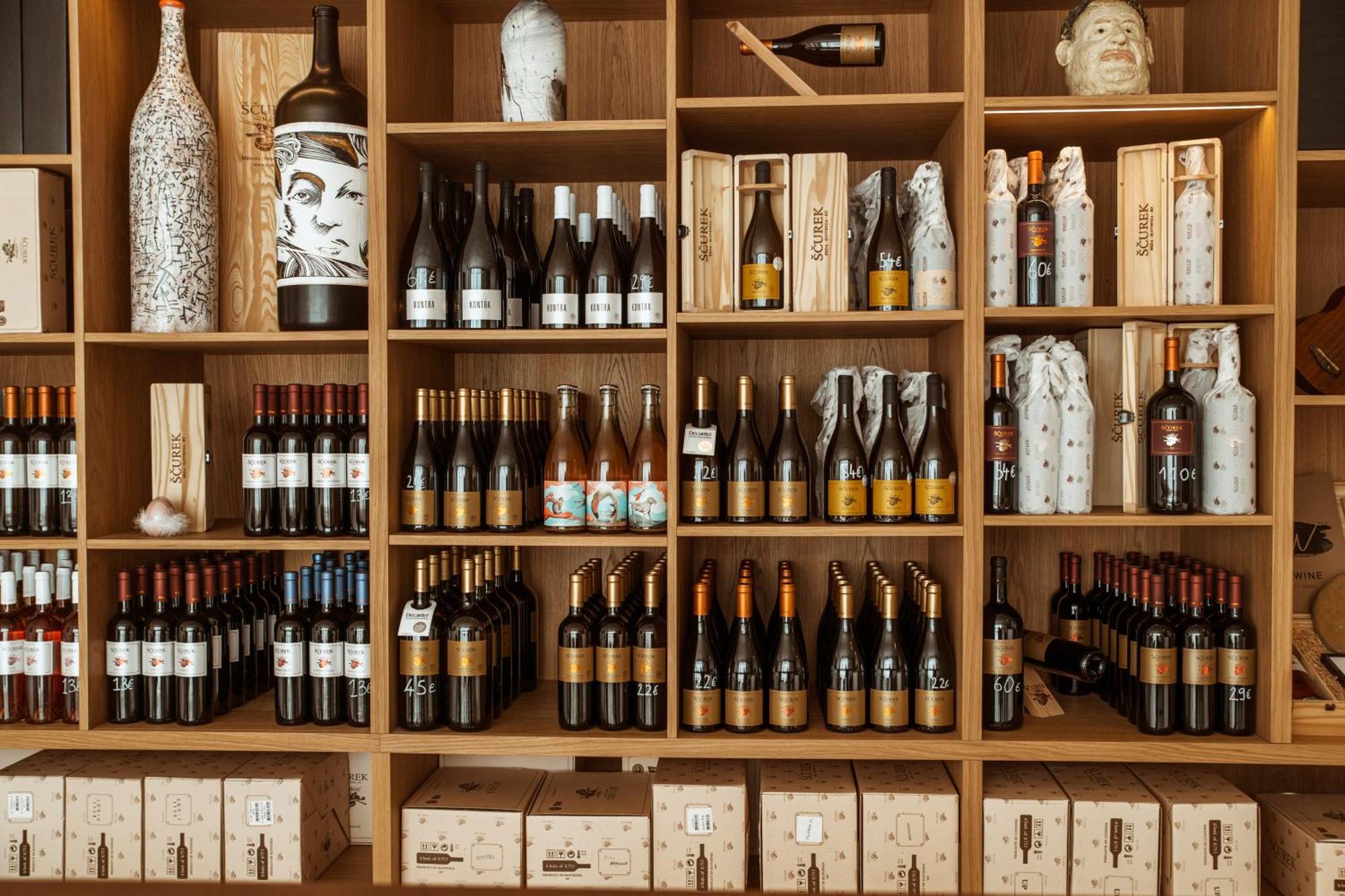 Posestvo Scurek Wine Acomodação com café da manhã Dobrovo Exterior foto